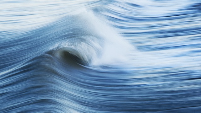 wave-1905610_640