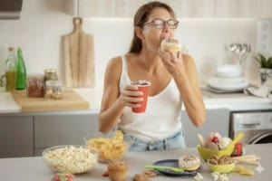 Qu’est-ce que la boulimie ? Quelles solutions ? (Dossier complet)