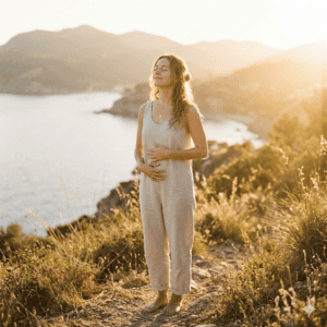 Femme apaisée, moins de douleurs au bas ventre.